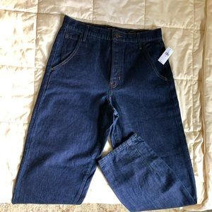 BRAND NEW! Banana Republic relaxed taper jean, dark wash.